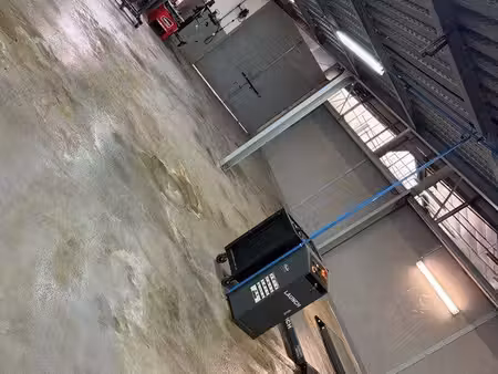 dépôt 370 m2 à louer accès rapide