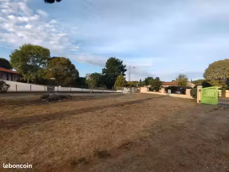 terrain 500 m² viabilisé + maison t4 – 10 min airbus – 355 000