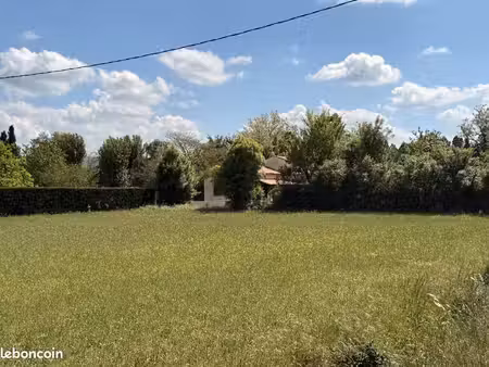 terrain 1 240 m² revel