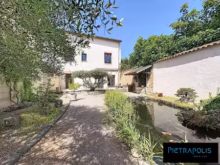 maison avec piscine et grand jardin
