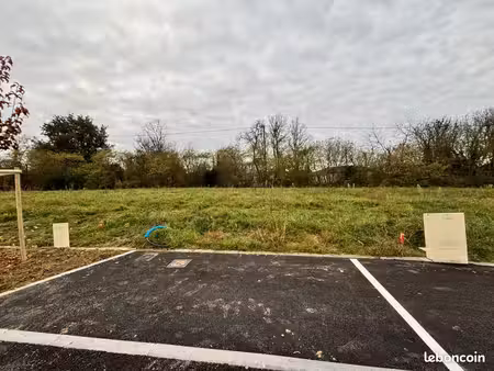 terrain viabilisé pins justaret 588m²