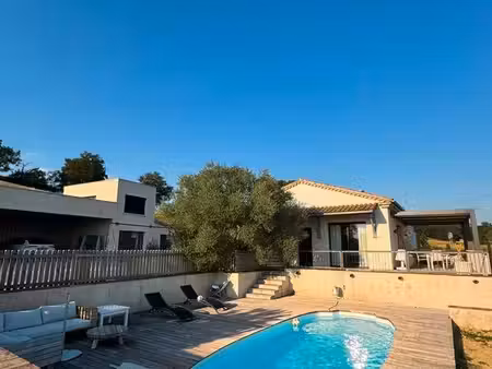 maison de plain-pied jardin  garage et piscine chauffée avec vue panoramique