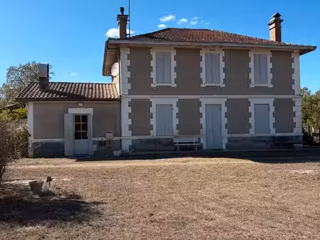 belle bâtisse des années 1920 - grand terrain - calme absolu