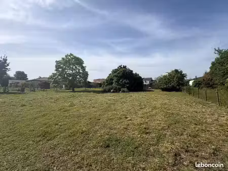 terrain 1 000 m² pineuilh