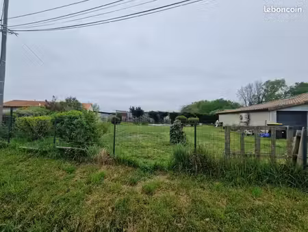 terrain 1 050 m² podensac