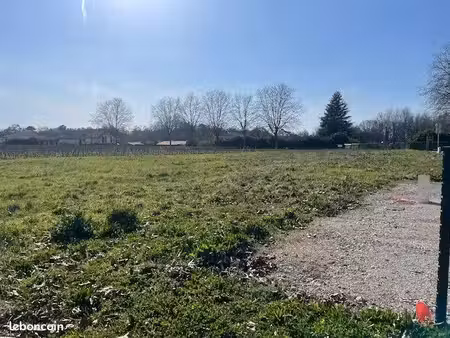 terrain 800 m² saint selve