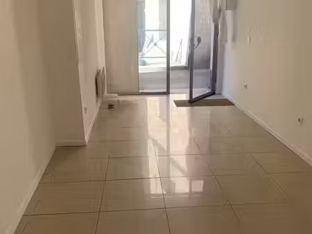 local commercial 21 m2