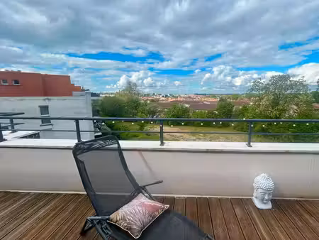 t3 57m2 rénové avec grande terrasse sans vis à vis à cenon
