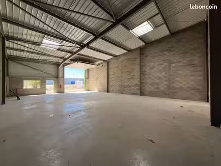 local d'activité à louer avec parking