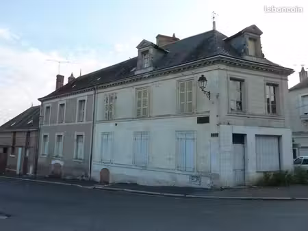 a saisir maison de bourg à renover