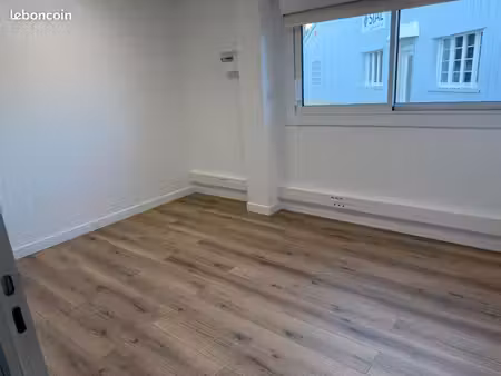 bureau numéro 2 de 11m2