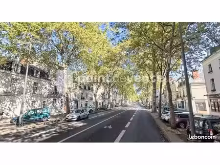 local commercial 243 m²