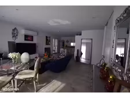 villa 87 03m2