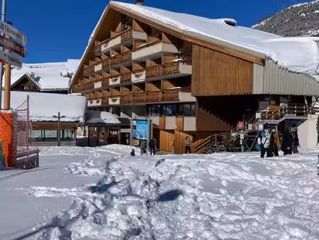 alpe d’huez bel appartement emplacement de 1er ordre aux pieds des pistes
