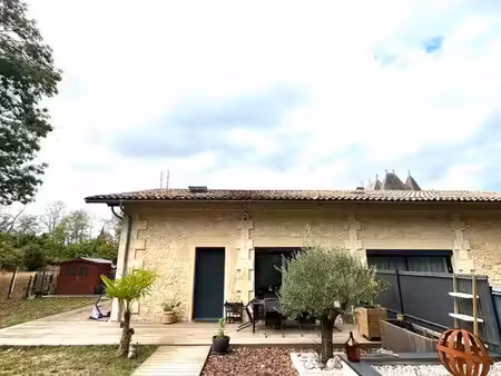 rare – maison de charme rénovée dans les dépendances d’un château – jardin privatif  grand