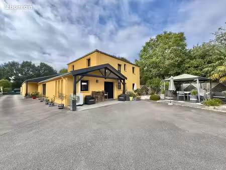 maison 8 pièces 365 m²