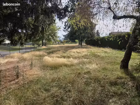 terrain constructible 727 m² – emplacement privilégié au cœur des abrets