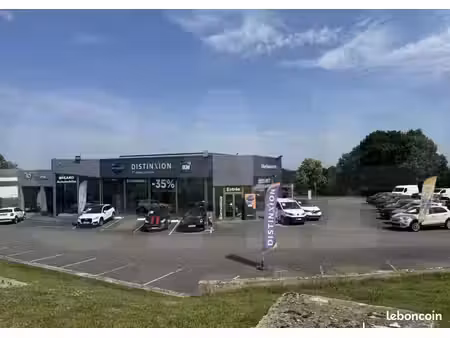local 690 m²