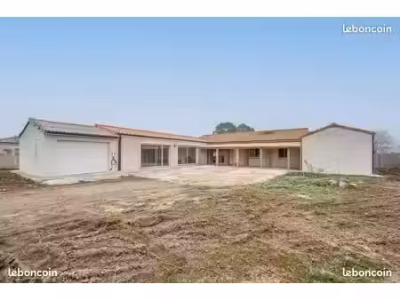 maison avec piscine intérieure