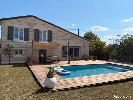 maison en pierre récemment rénovée