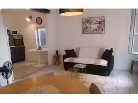 location meublée appartement 2 pièces 48.12 m² à arles (13200)  700 €