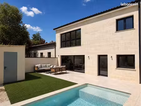 maison de caractère en pierre rénovée – 202 m² – 4 chambres – piscine