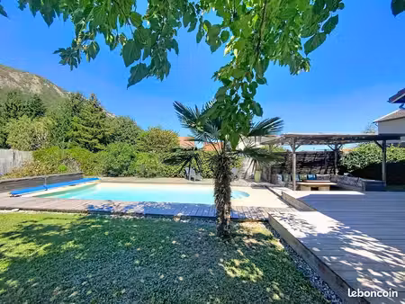 villa 7 pièces 207 m²
