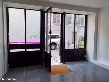 location local commercial