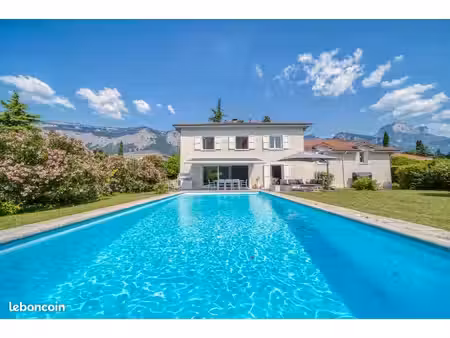 villa 210 m² piscine  6 ch  1 194 m² – saint-ismier