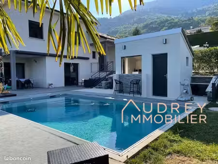 villa 5 pièces 130 m²