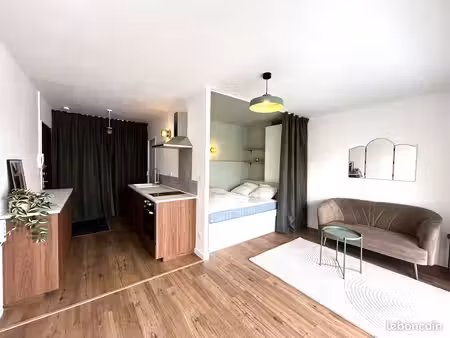 t1 meublé 29m² avec balcon  cave & parking - refait à neuf 2025