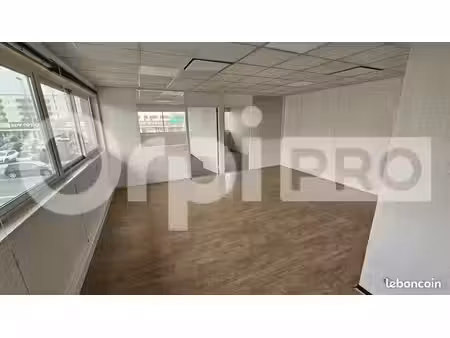bureau 58 m²