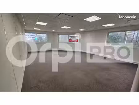 bureau 78 m²