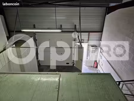 local d'activité 137 m²