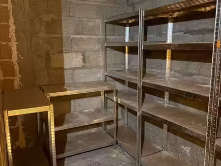 cave 5 m2 et stationnement