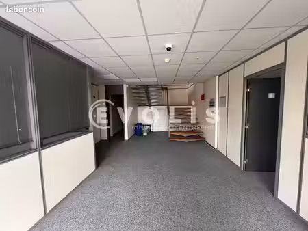 bureaux 711 m²