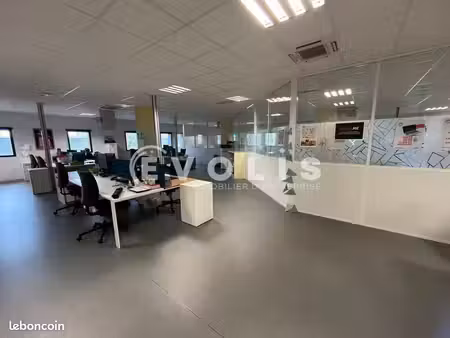 bureau 1 320 m²