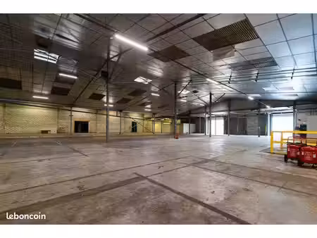 entrepot 873 m² avec bureaux bordeaux lac