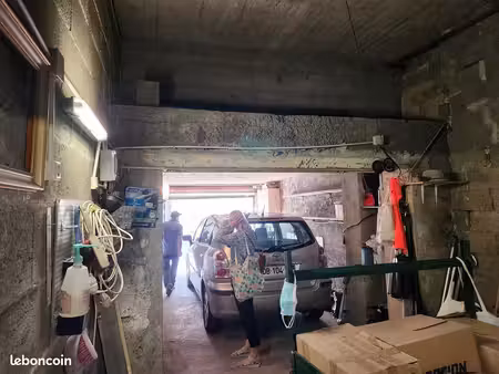vend garage 10 m de long deux voitures + cave