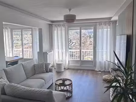 t3 72 m2 rénové - balcon - garage - cave-vue dégagée - firminy
