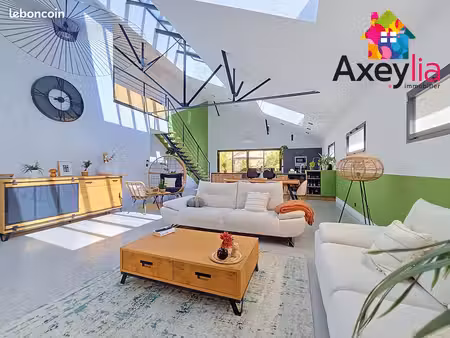 loft/atelier/surface 5 pièces 145 m²