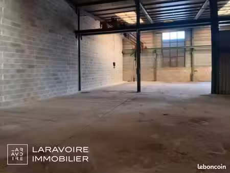 local 650 m² lorette