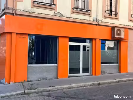 local commercial angle rue entrée de ville