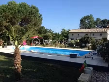 corps de ferme à vendre à laruscade