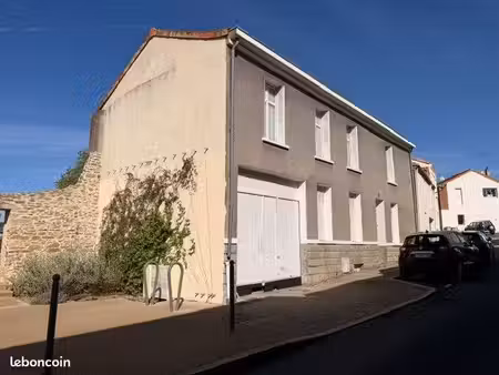 maison de centre-bourg 138 m² – 3 chambres – la séguinière – 140 000