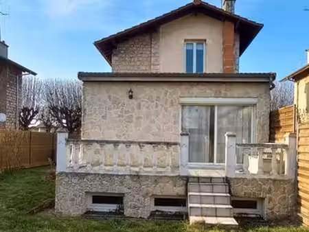 maison en pierre meulière avec dépendance. quartier calme. maison offrant très belle quali