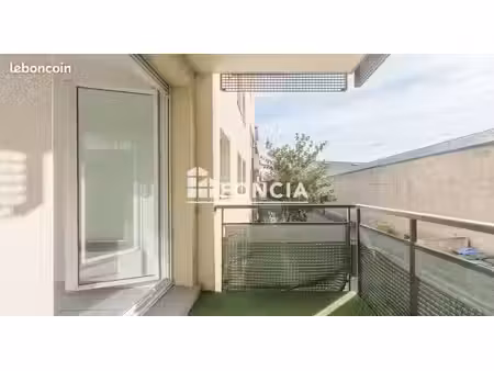 t4 avec balcon et 2 parkings dans résidence récente