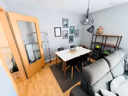 grand f2 avec garage et balcon