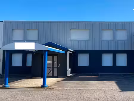 bureaux professionnels 230 m² 5 stationnements environnement calme 135 000