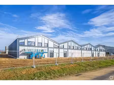 location local d’activités 688m² à 2768m²
